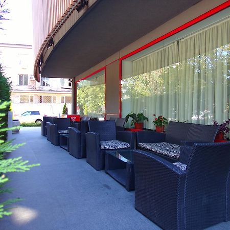 דופניצה Universal Hotel מראה חיצוני תמונה