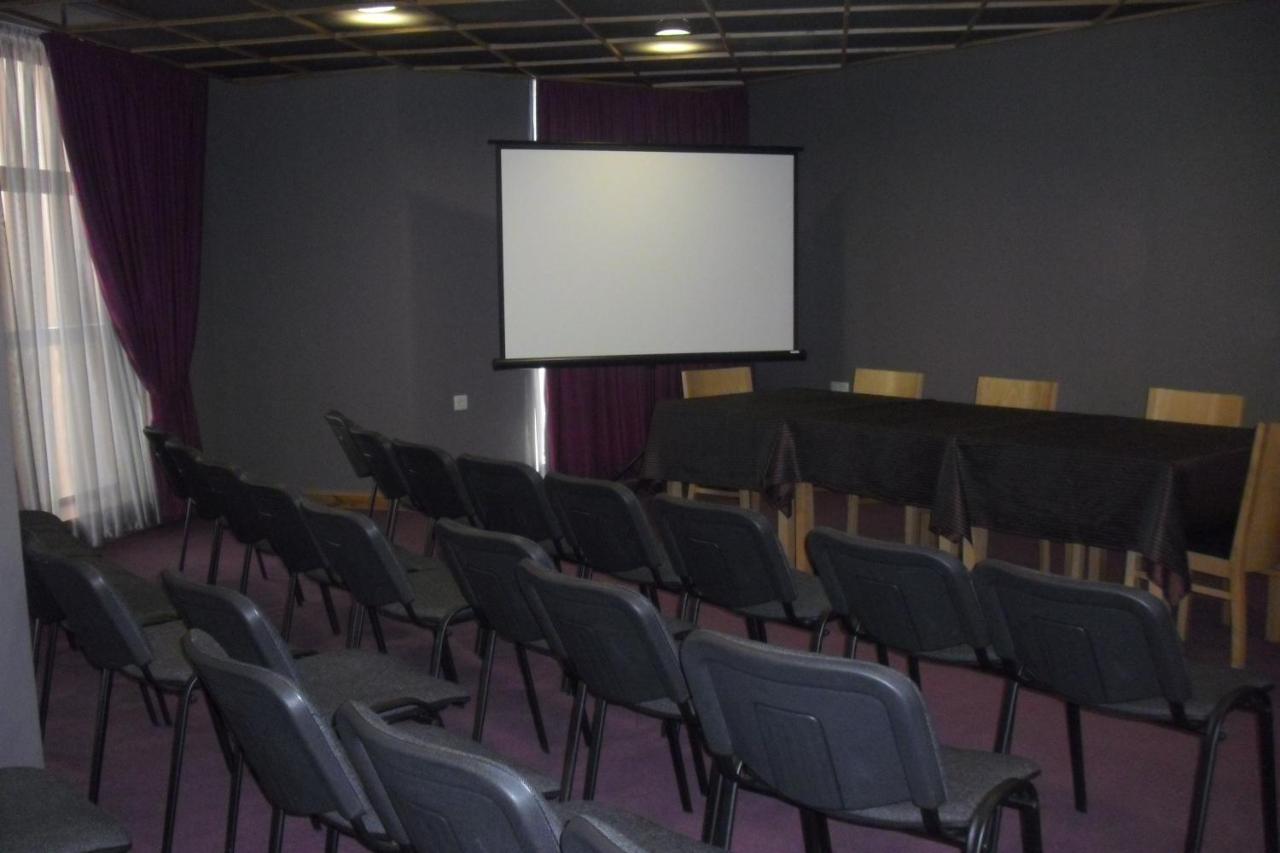 דופניצה Universal Hotel מראה חיצוני תמונה