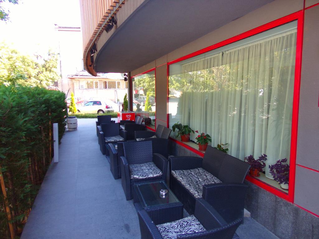דופניצה Universal Hotel מראה חיצוני תמונה