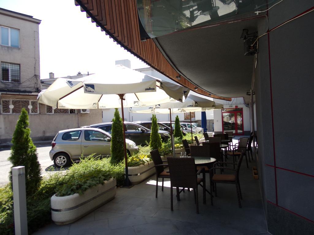 דופניצה Universal Hotel מראה חיצוני תמונה