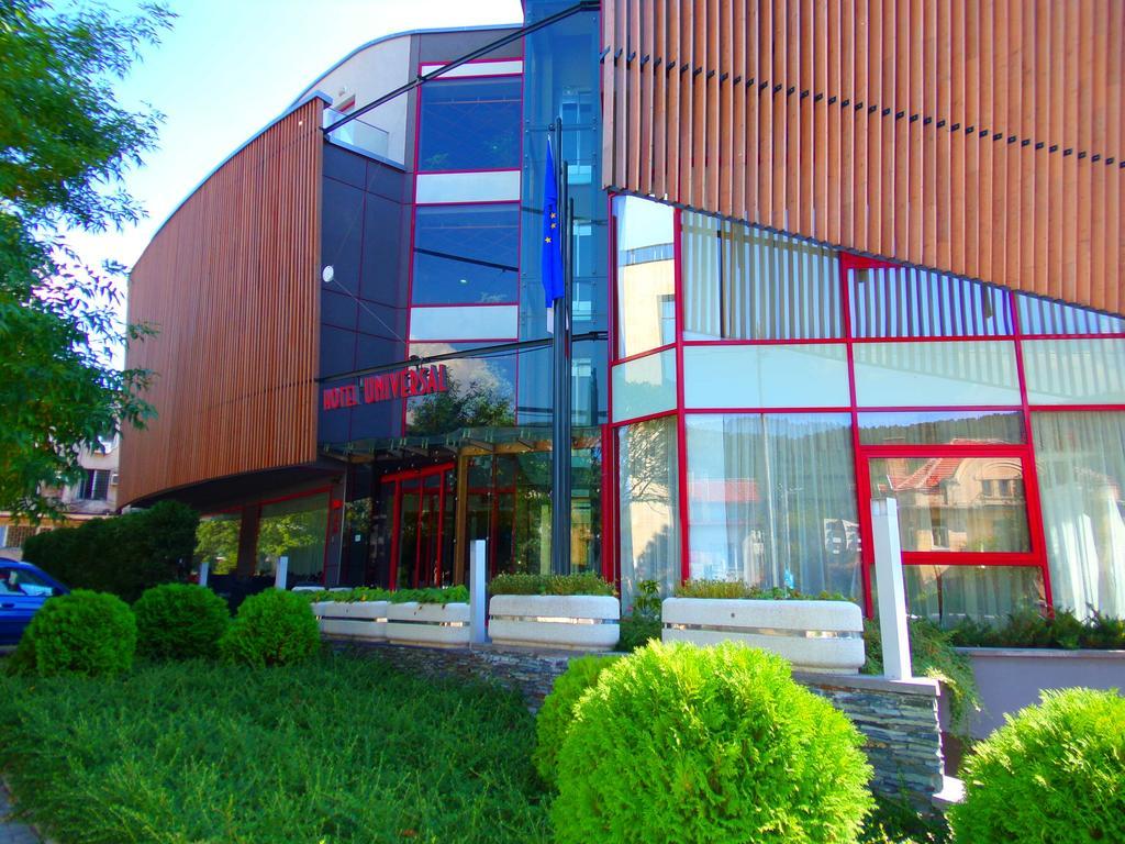 דופניצה Universal Hotel מראה חיצוני תמונה