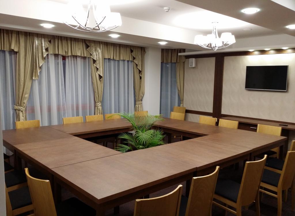דופניצה Universal Hotel מראה חיצוני תמונה