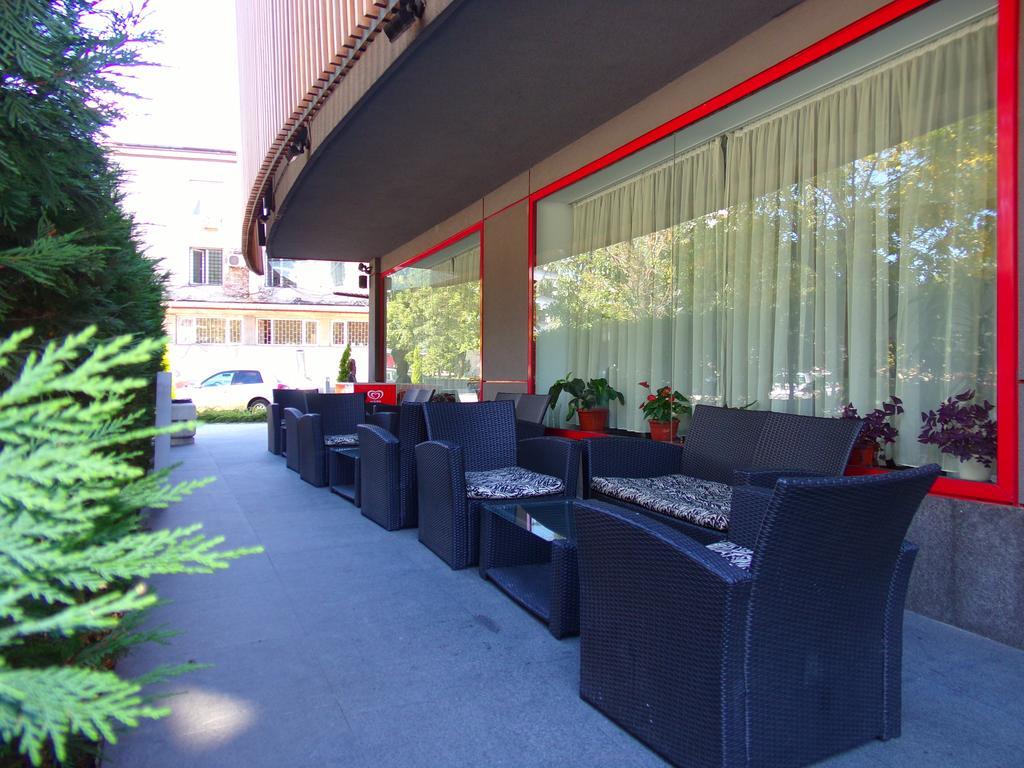 דופניצה Universal Hotel מראה חיצוני תמונה