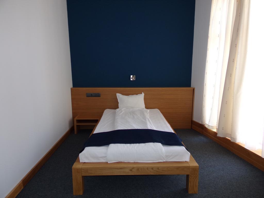 דופניצה Universal Hotel מראה חיצוני תמונה