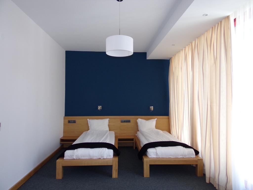 דופניצה Universal Hotel מראה חיצוני תמונה
