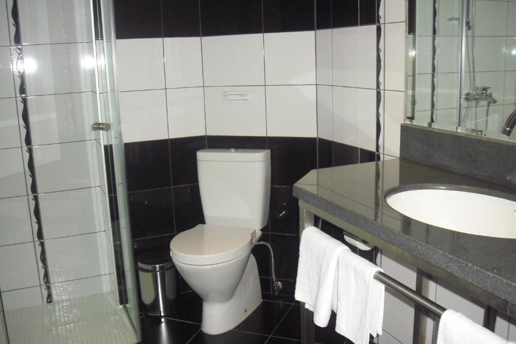 דופניצה Universal Hotel מראה חיצוני תמונה